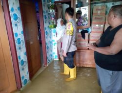 Kapolsek Cikande Akp Tatang Terjun Langsung Tinjau Lokasi Genangan Curah Hujan Di Perumahan Bumi Ketos Regency Kibin Serang